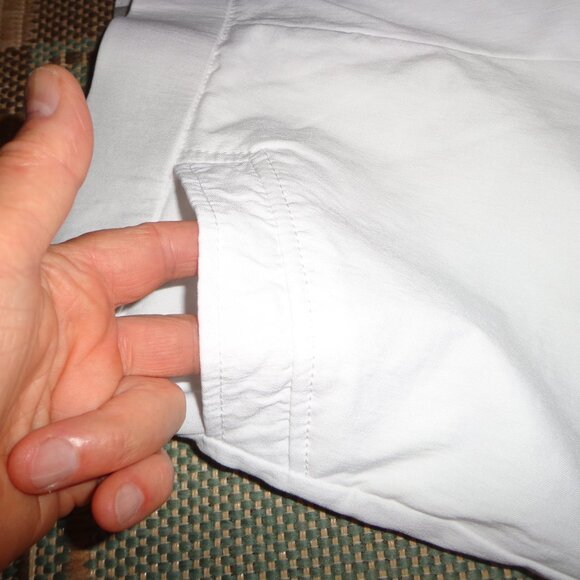 SIGNATURE SLIMMING by Christopher & Banks Capris P4 White Elastic Waist - Picture 7 of 10